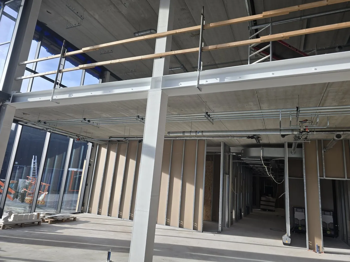 Open floor under construction at the clinic in Almere